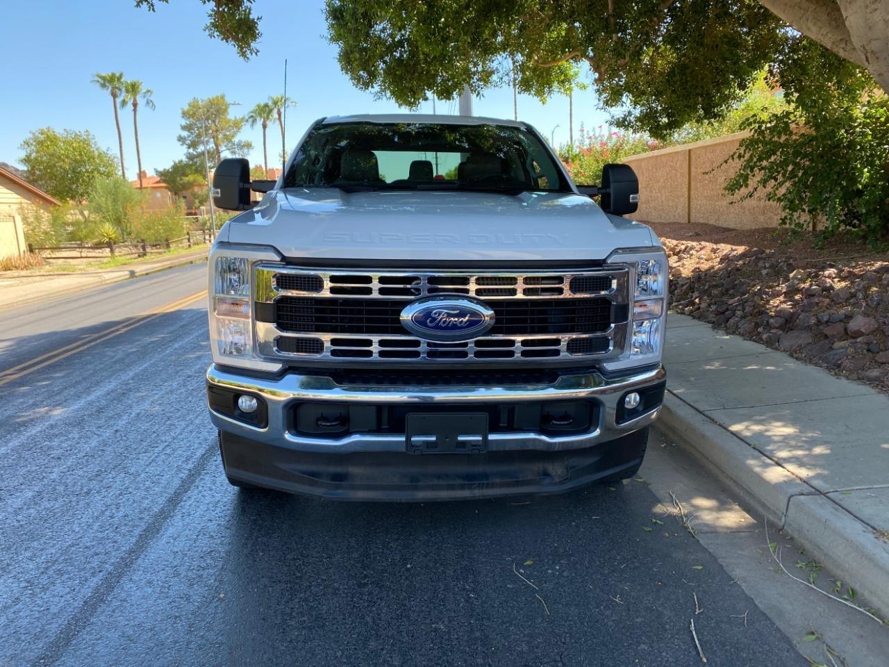 Ford F-250 SD XL Crew Cab 4WD 2025