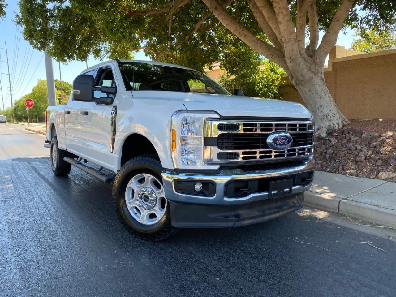Ford F-250 SD XL Crew Cab 4WD 2025