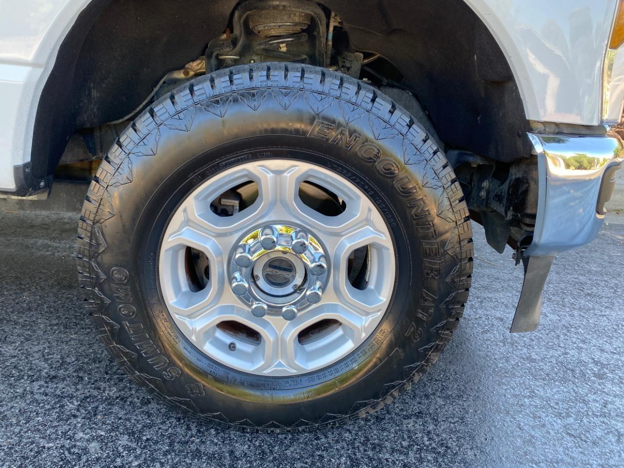 Ford F-250 SD XL Crew Cab 4WD 2025
