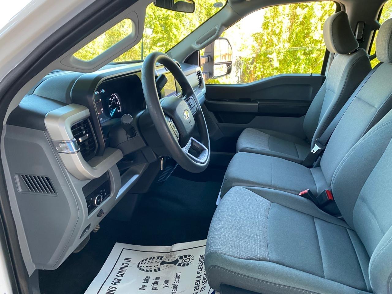 Ford F-250 SD XL Crew Cab 4WD 2025