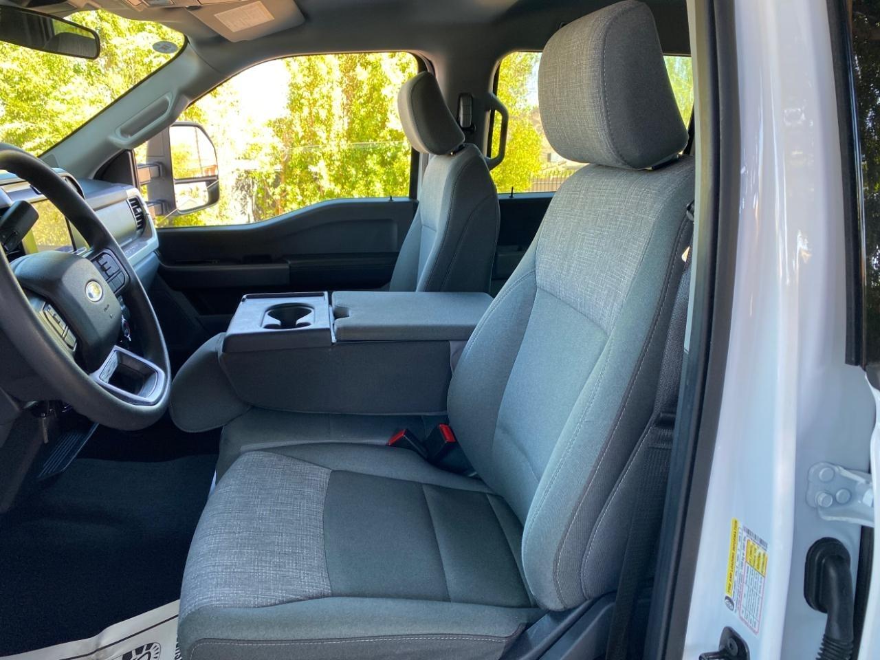 Ford F-250 SD XL Crew Cab 4WD 2025