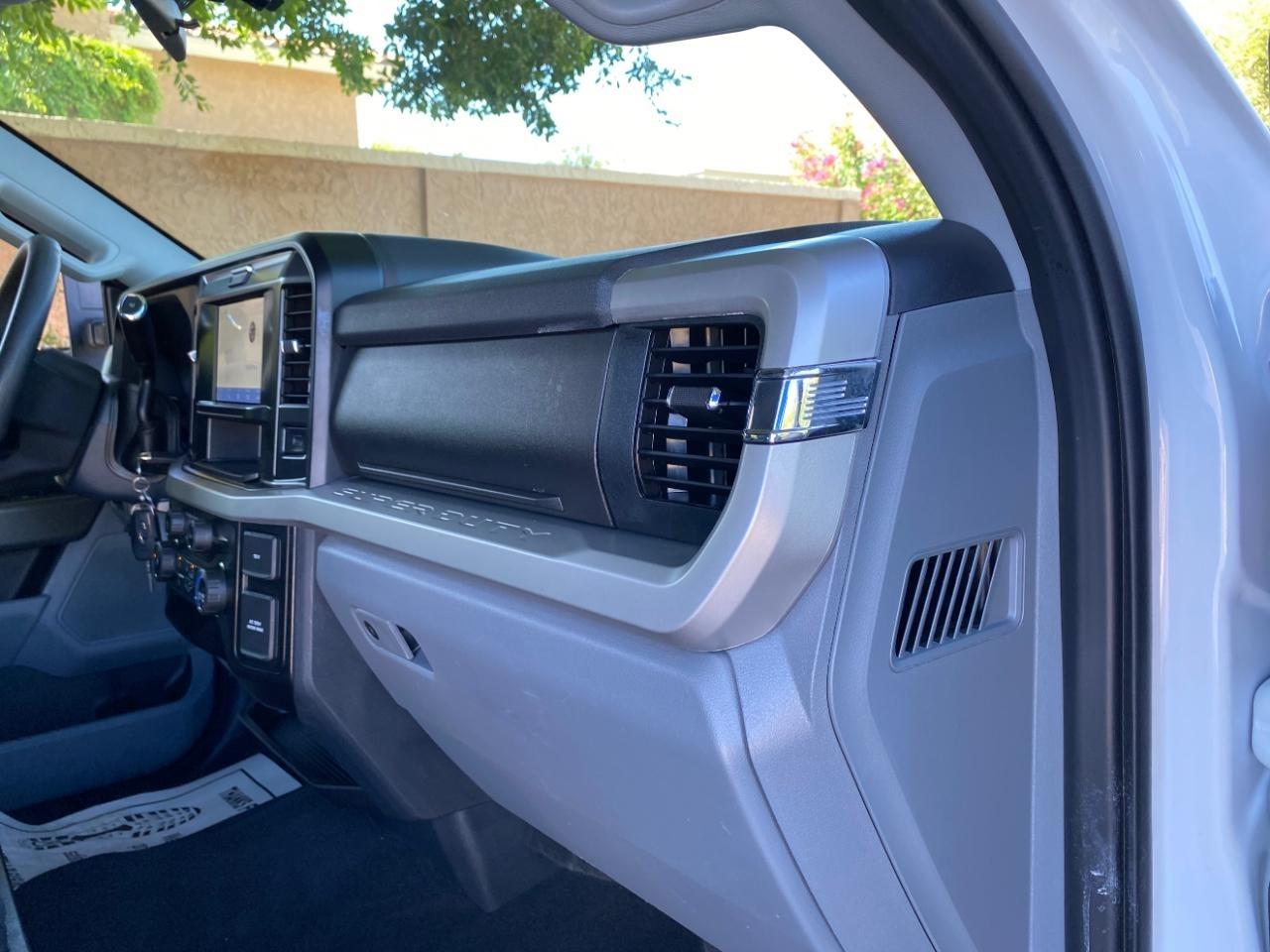 Ford F-250 SD XL Crew Cab 4WD 2025
