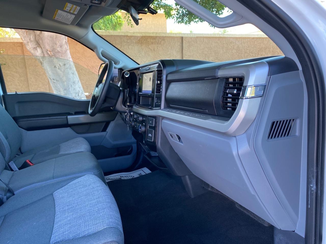 Ford F-250 SD XL Crew Cab 4WD 2025