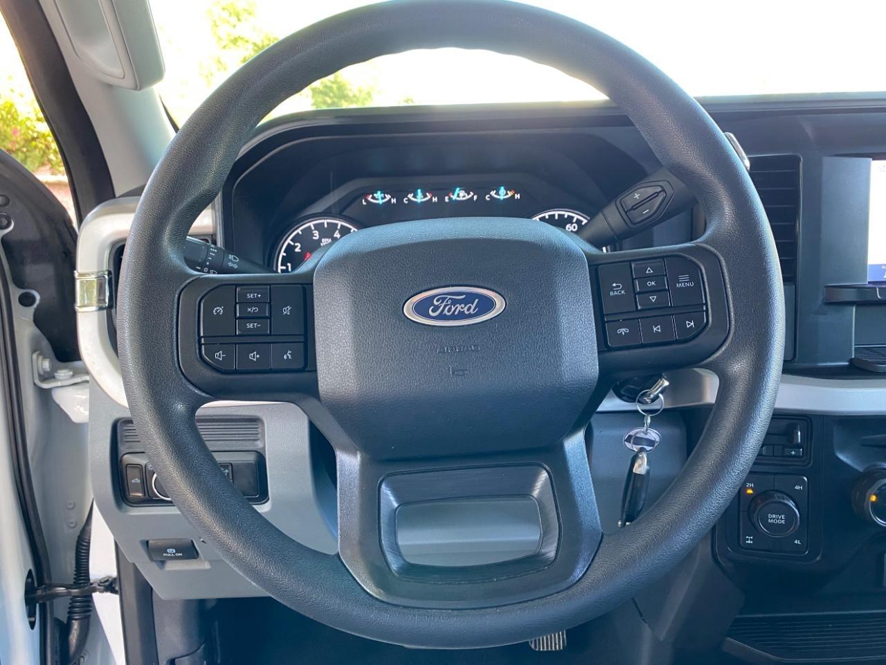 Ford F-250 SD XL Crew Cab 4WD 2025