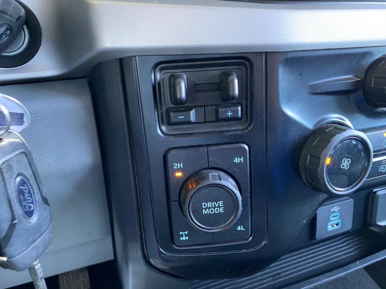 Ford F-250 SD XL Crew Cab 4WD 2025