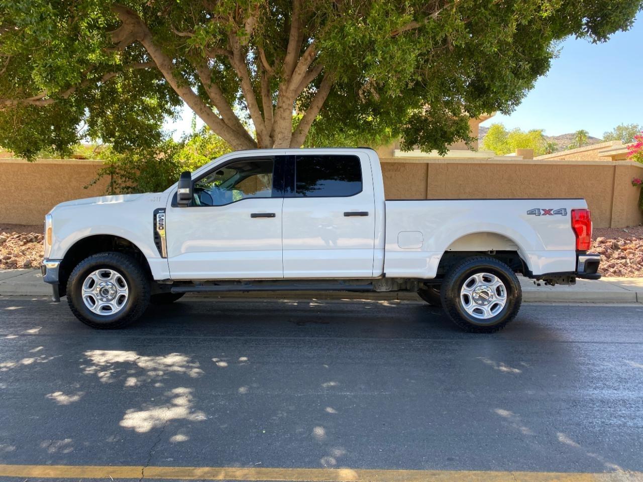 Ford F-250 SD XL Crew Cab 4WD 2025