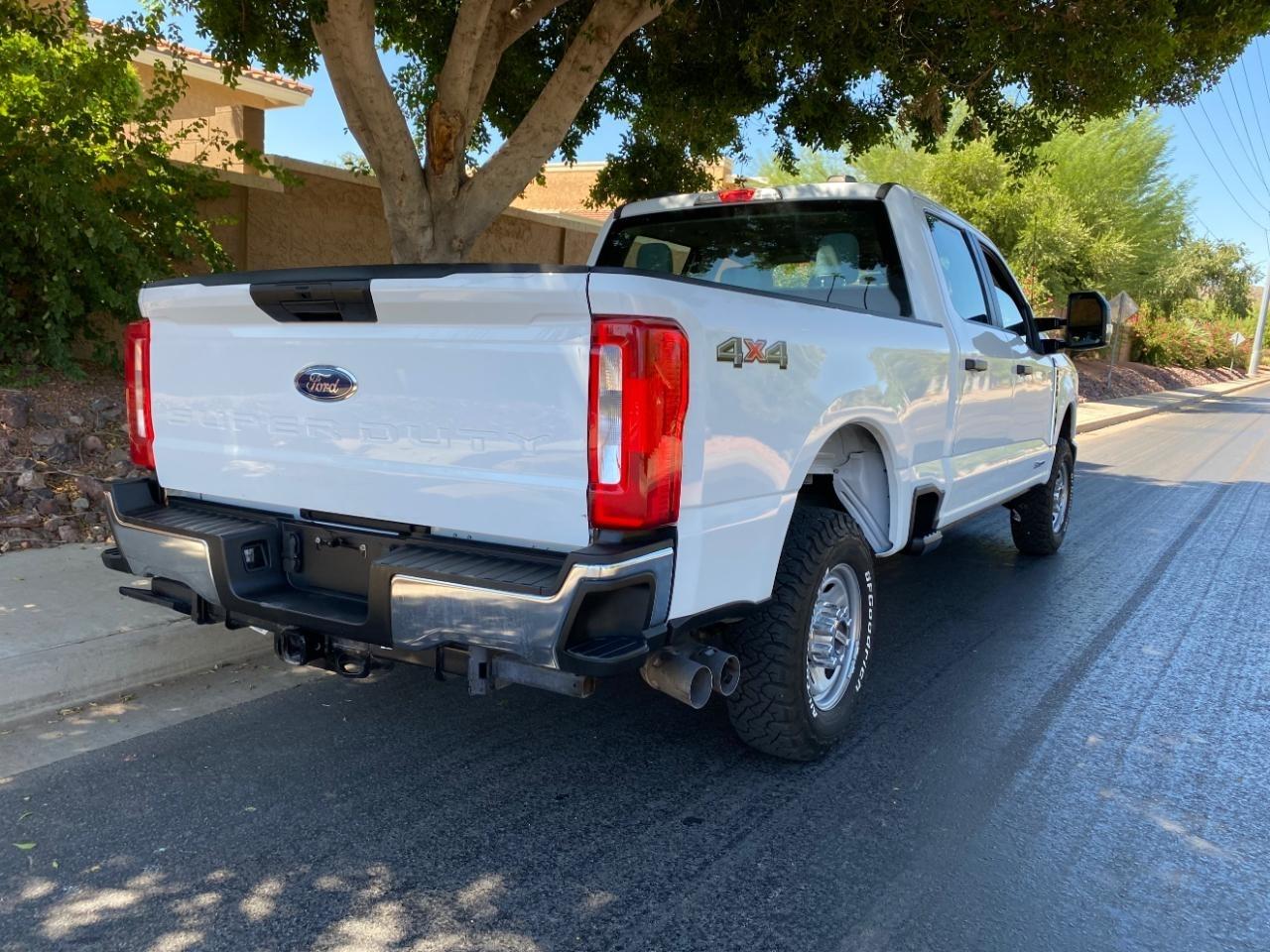 Ford F-250 SD XL Crew Cab 4WD 2023