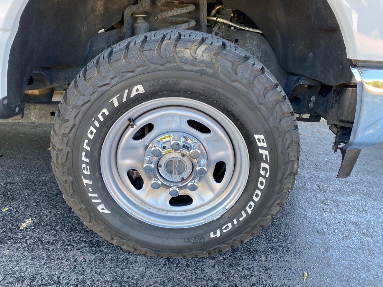 Ford F-250 SD XL Crew Cab 4WD 2023