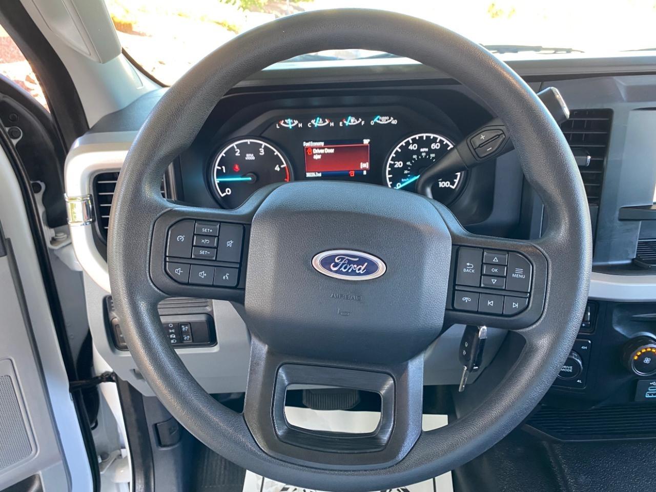 Ford F-250 SD XL Crew Cab 4WD 2023