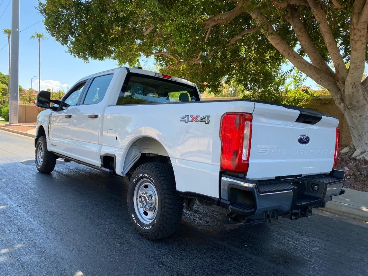 Ford F-250 SD XL Crew Cab 4WD 2023