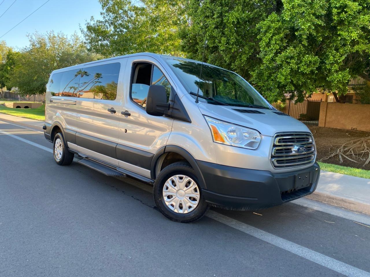 Ford Transit 350 Wagon Low Roof XLT w/Sliding Pass. 148-in. WB 2017