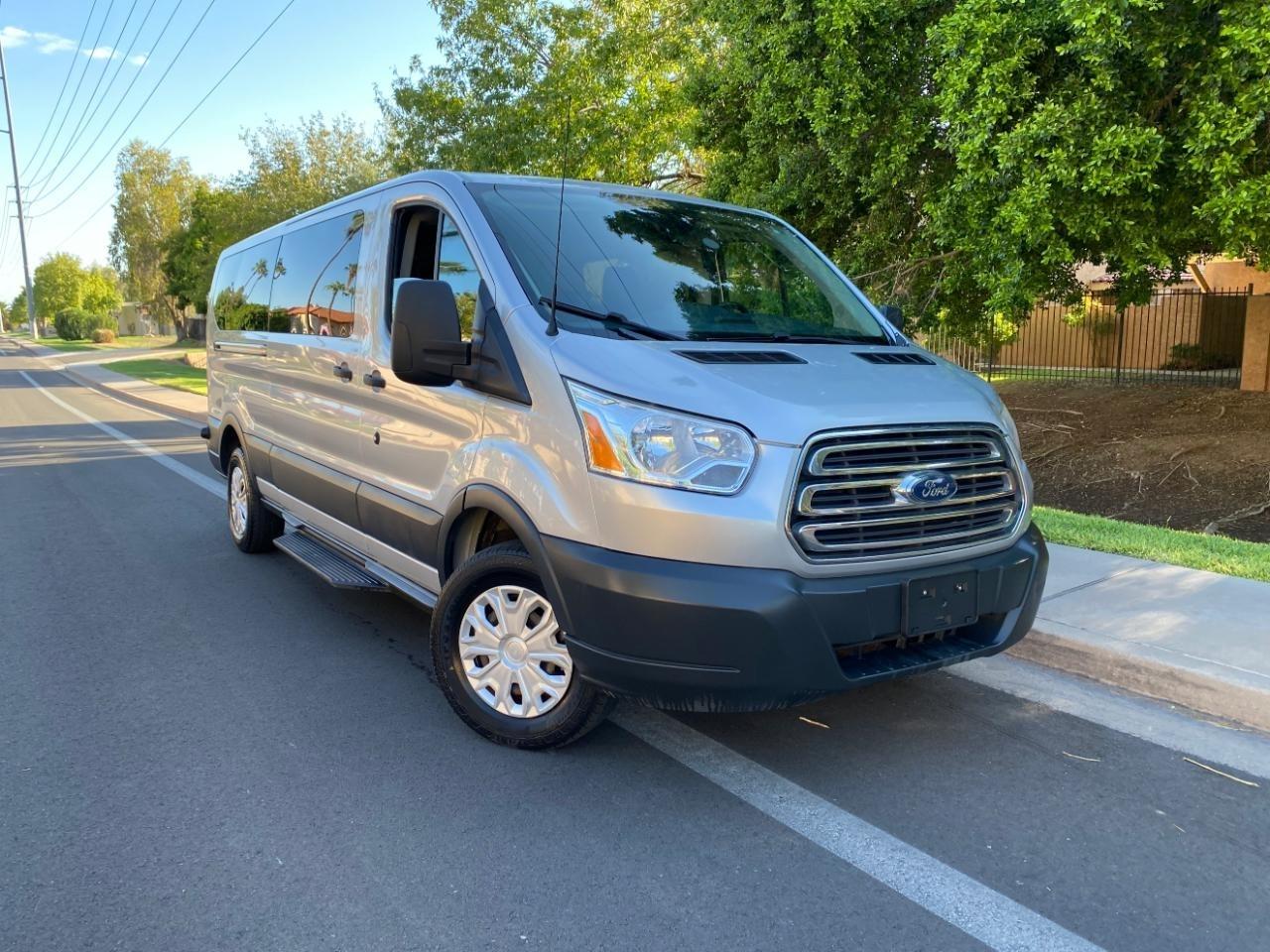 Ford Transit 350 Wagon Low Roof XLT w/Sliding Pass. 148-in. WB 2017