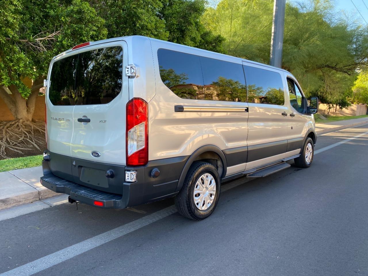 Ford Transit 350 Wagon Low Roof XLT w/Sliding Pass. 148-in. WB 2017