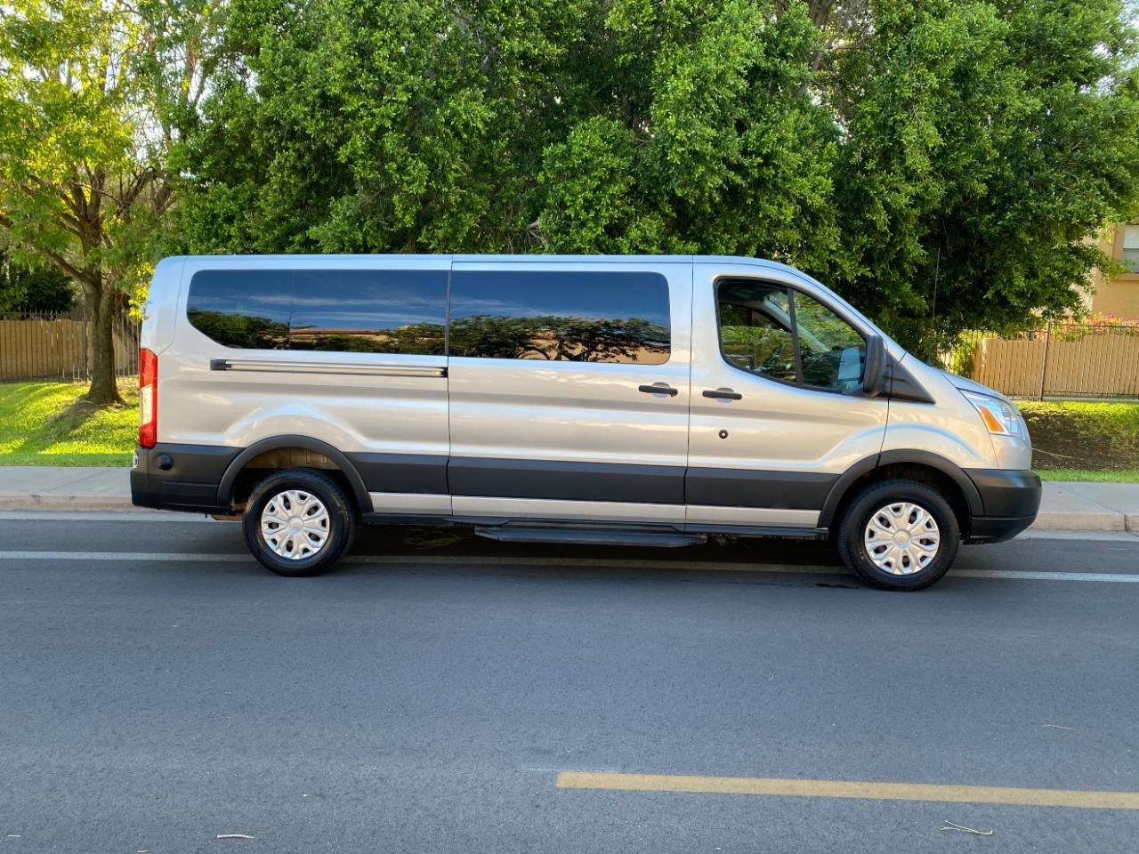 Ford Transit 350 Wagon Low Roof XLT w/Sliding Pass. 148-in. WB 2017