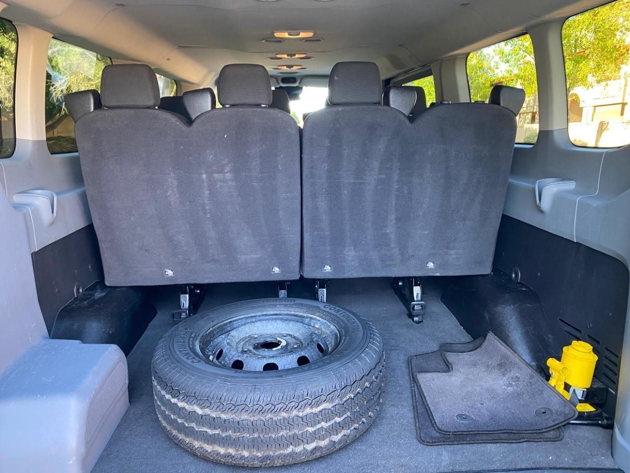 Ford Transit 350 Wagon Low Roof XLT w/Sliding Pass. 148-in. WB 2017