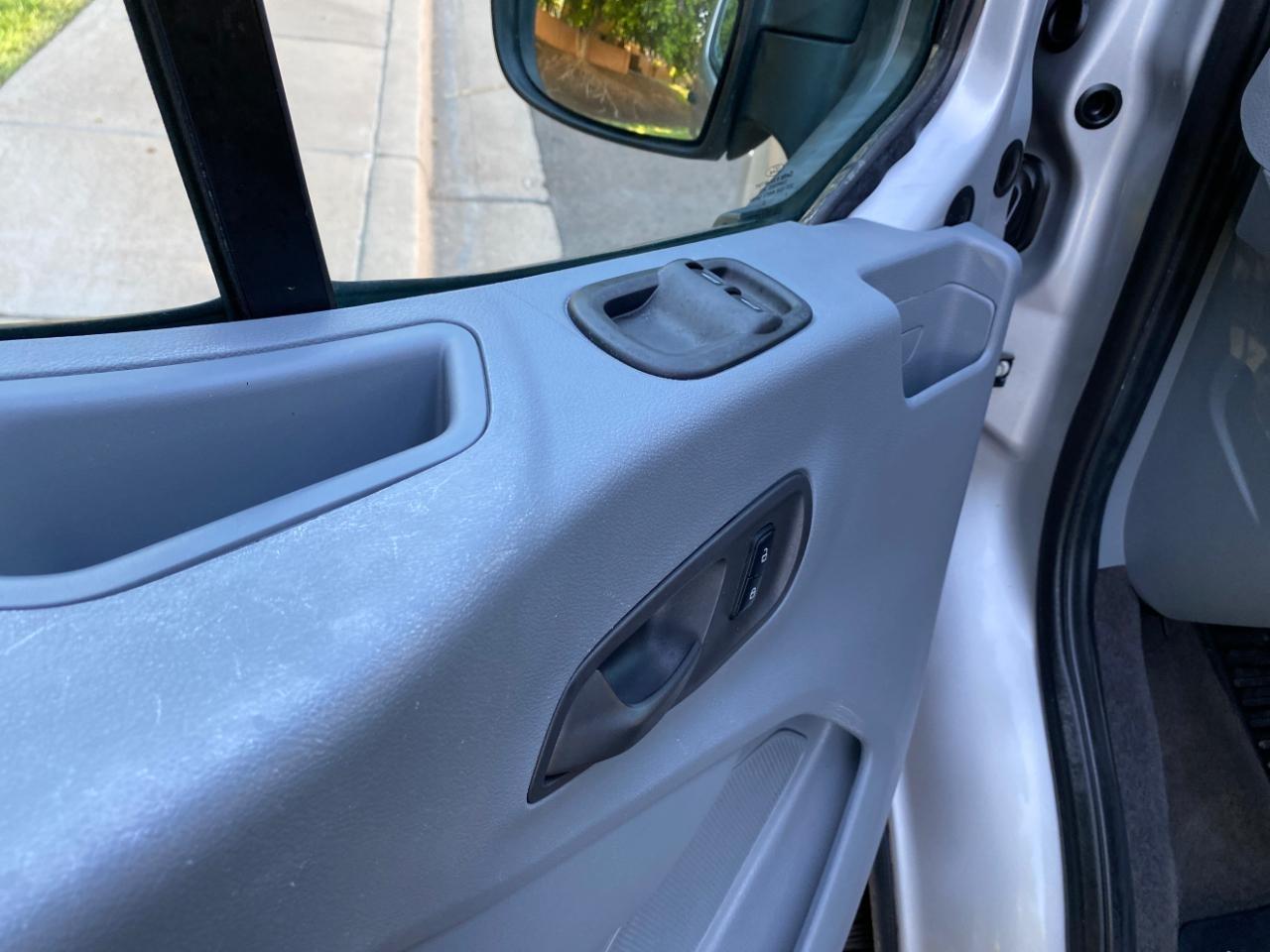 Ford Transit 350 Wagon Low Roof XLT w/Sliding Pass. 148-in. WB 2017