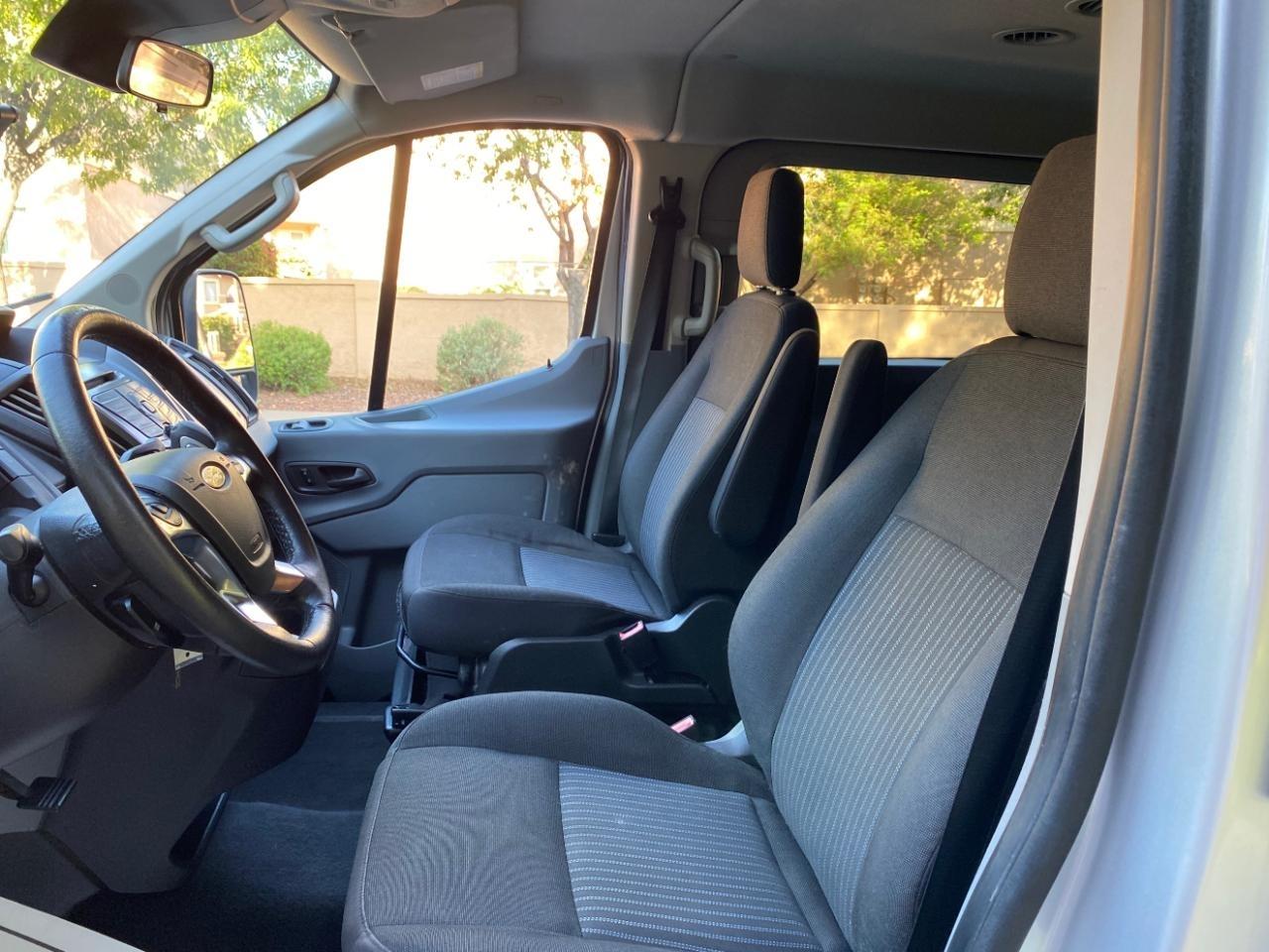 Ford Transit 350 Wagon Low Roof XLT w/Sliding Pass. 148-in. WB 2017