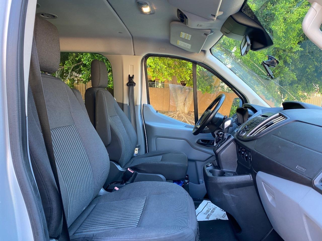 Ford Transit 350 Wagon Low Roof XLT w/Sliding Pass. 148-in. WB 2017