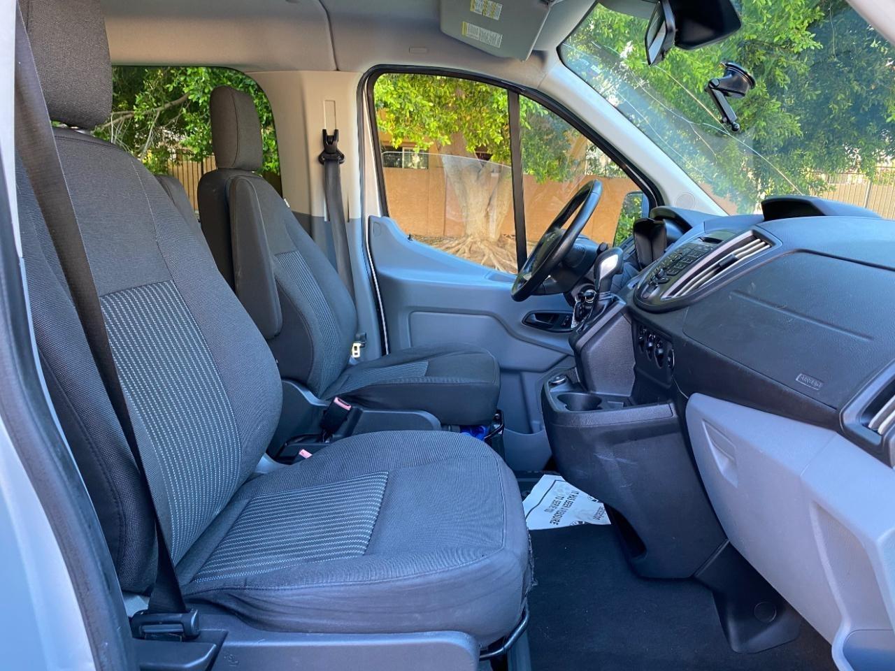 Ford Transit 350 Wagon Low Roof XLT w/Sliding Pass. 148-in. WB 2017