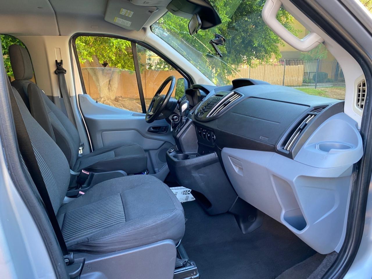 Ford Transit 350 Wagon Low Roof XLT w/Sliding Pass. 148-in. WB 2017