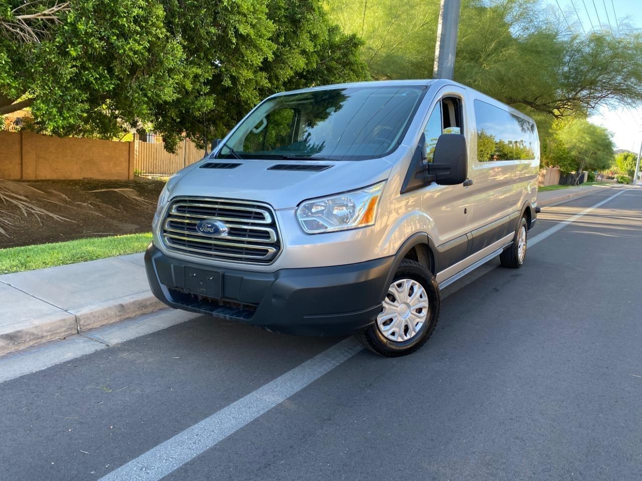 Ford Transit 350 Wagon Low Roof XLT w/Sliding Pass. 148-in. WB 2017