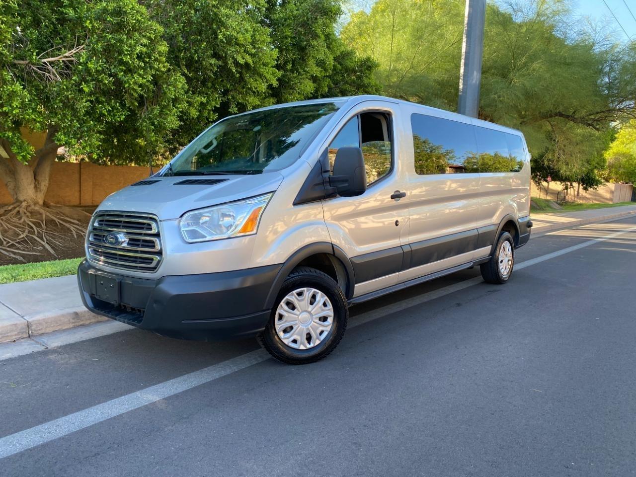 Ford Transit 350 Wagon Low Roof XLT w/Sliding Pass. 148-in. WB 2017