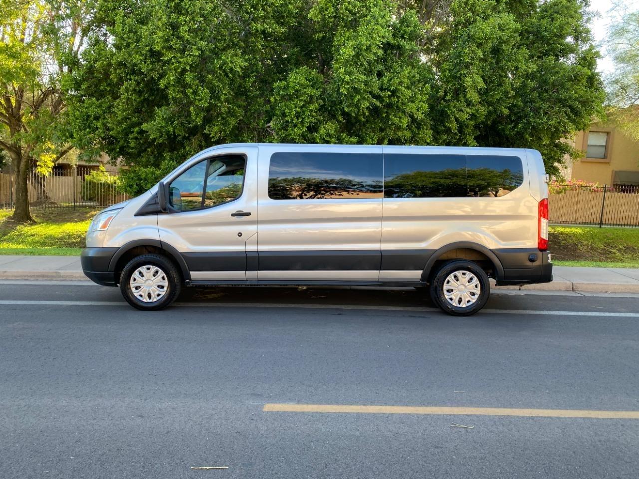 Ford Transit 350 Wagon Low Roof XLT w/Sliding Pass. 148-in. WB 2017