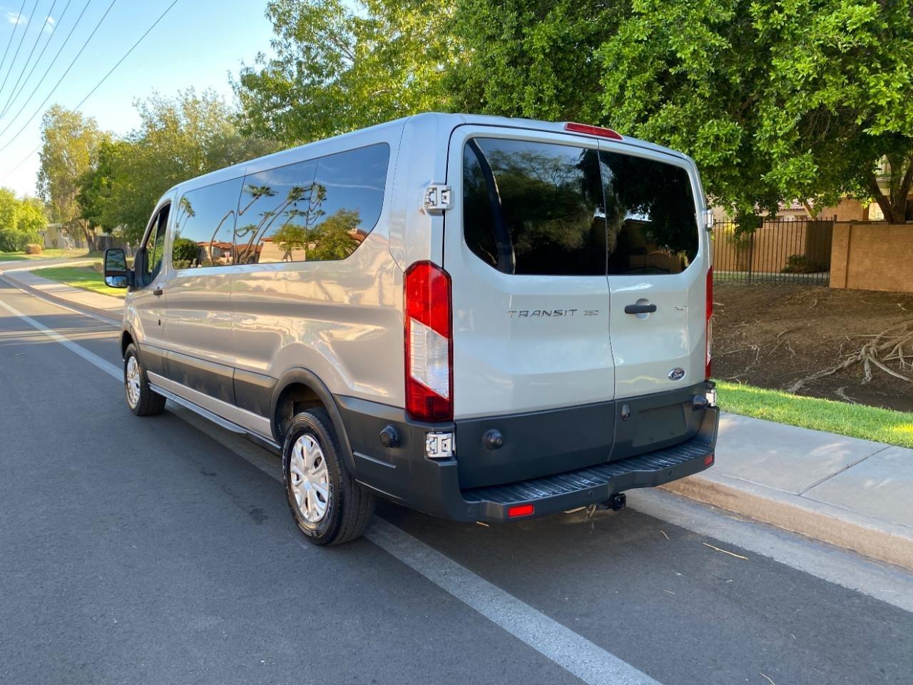 Ford Transit 350 Wagon Low Roof XLT w/Sliding Pass. 148-in. WB 2017