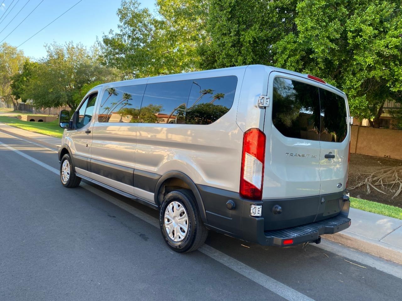 Ford Transit 350 Wagon Low Roof XLT w/Sliding Pass. 148-in. WB 2017