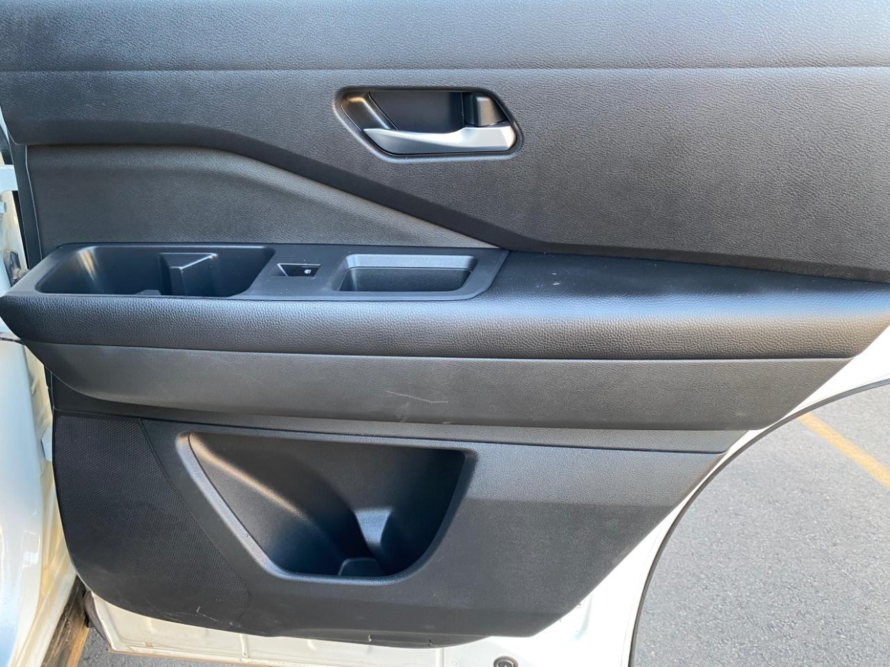 Nissan Pathfinder S 2022