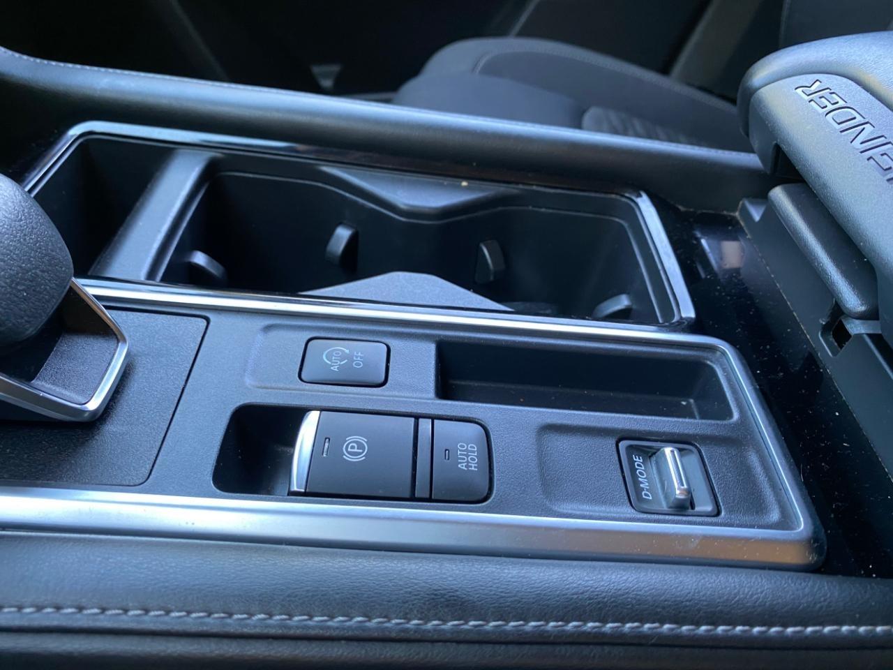 Nissan Pathfinder S 2022
