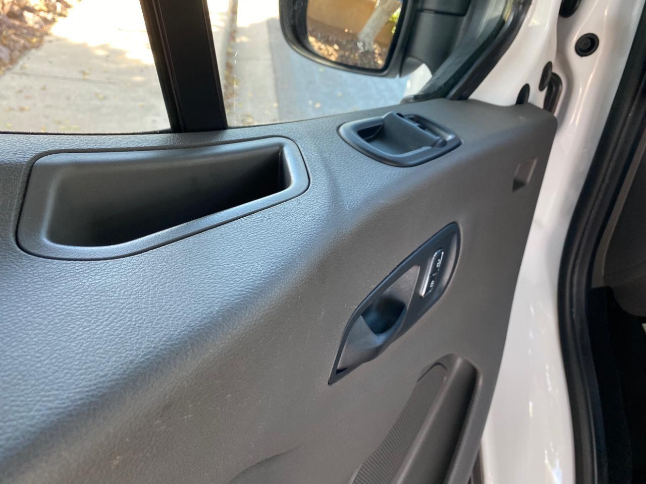 Ford Transit 350 Wagon Low Roof XLT w/Sliding Pass. 148-in. WB 2024