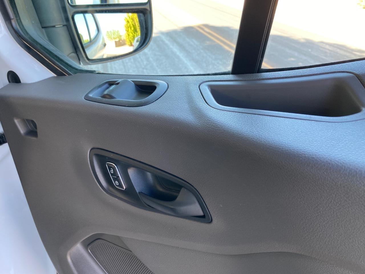 Ford Transit 350 Wagon Low Roof XLT w/Sliding Pass. 148-in. WB 2024