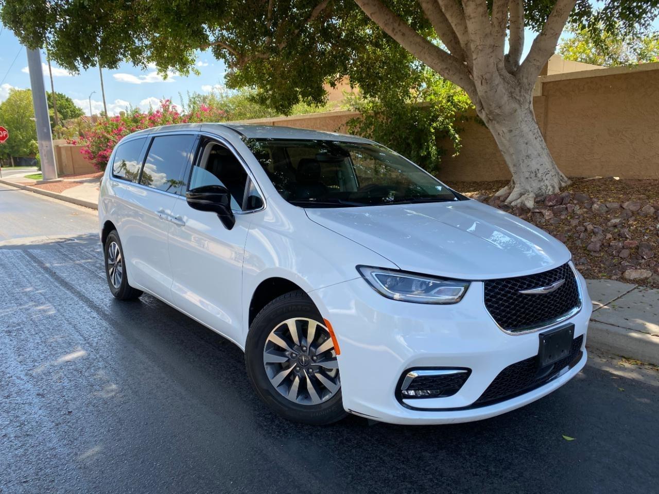 2024 Chrysler Pacifica Hybrid Select