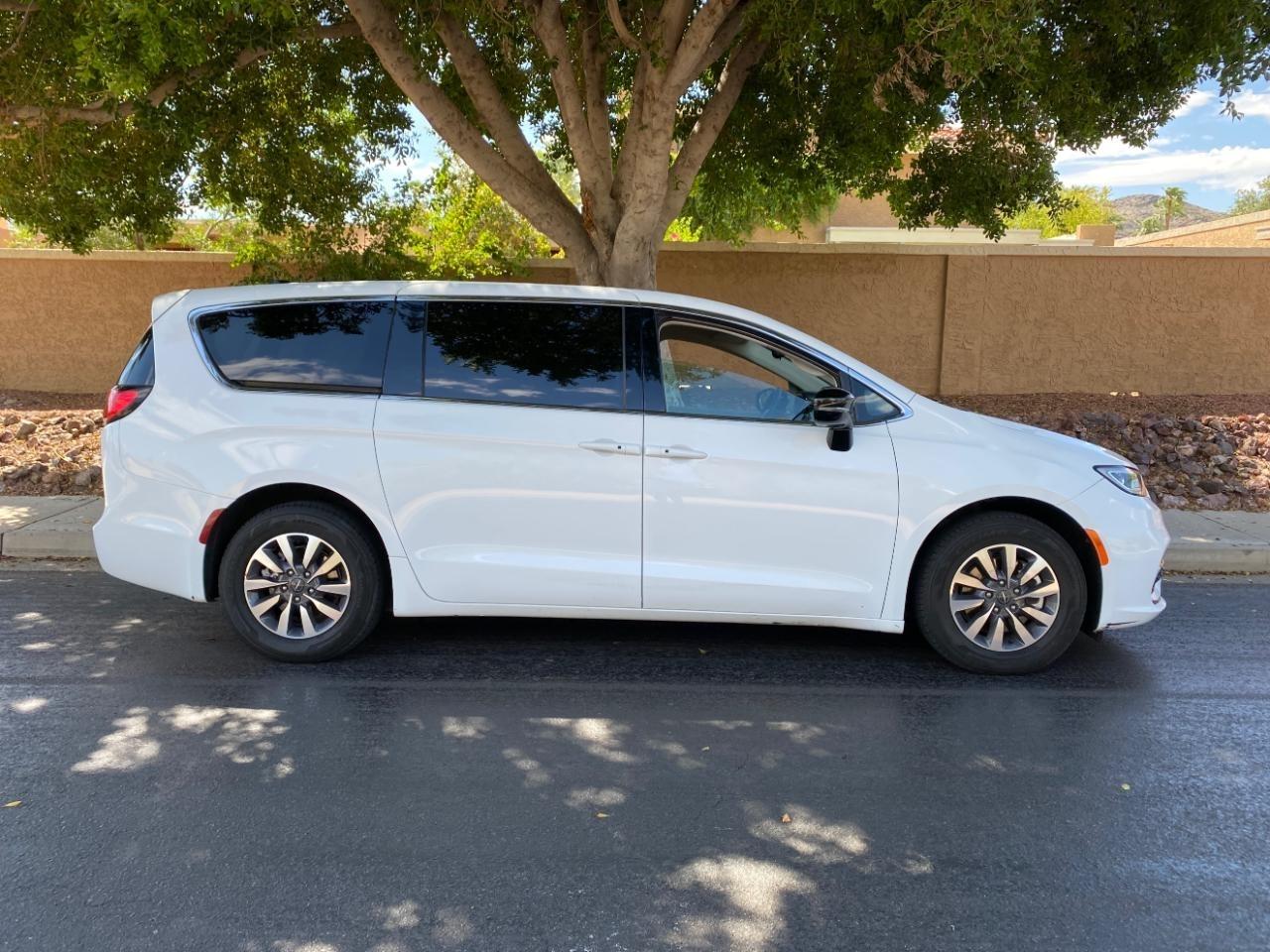 Chrysler Pacifica Hybrid Select 2024