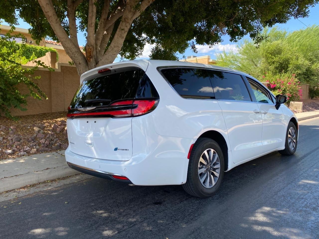 Chrysler Pacifica Hybrid Select 2024