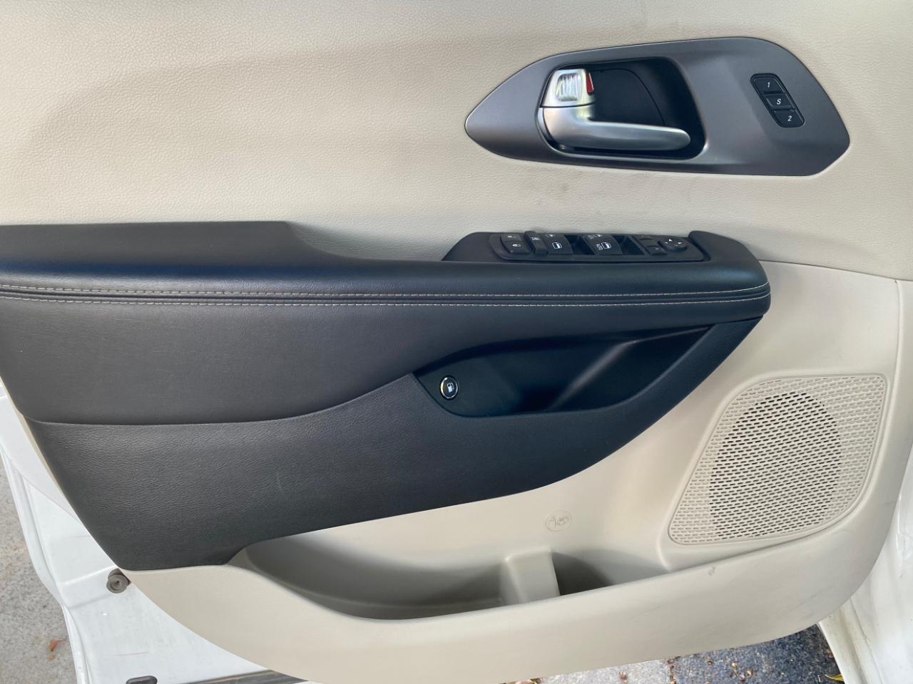 Chrysler Pacifica Hybrid Select 2024