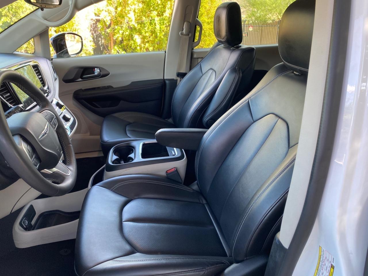 Chrysler Pacifica Hybrid Select 2024