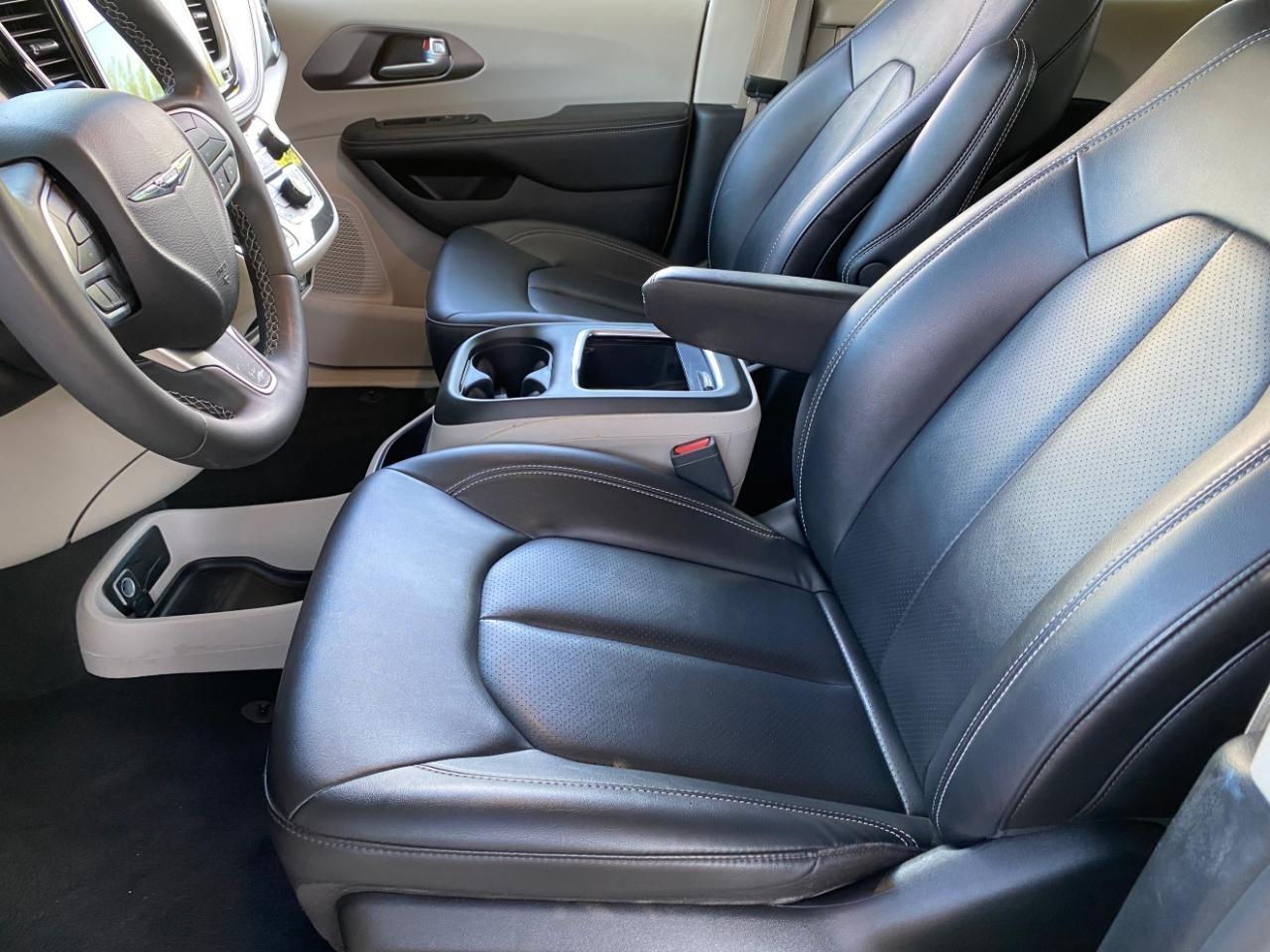 Chrysler Pacifica Hybrid Select 2024
