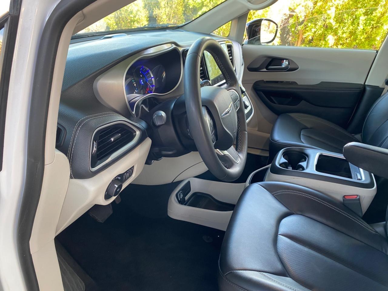 Chrysler Pacifica Hybrid Select 2024