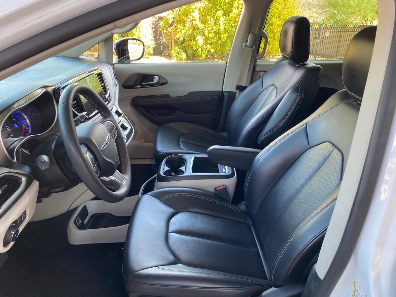 Chrysler Pacifica Hybrid Select 2024