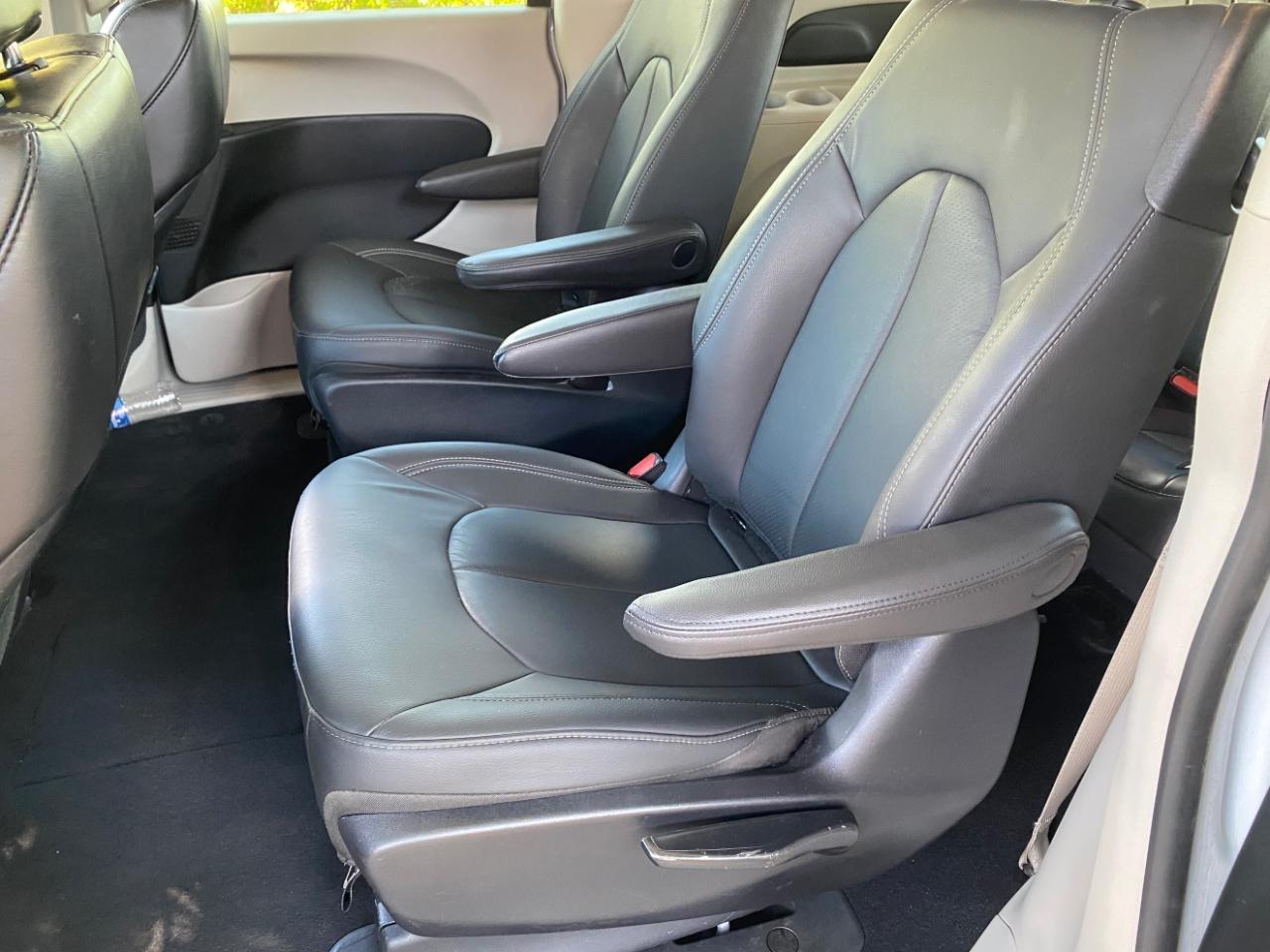 Chrysler Pacifica Hybrid Select 2024