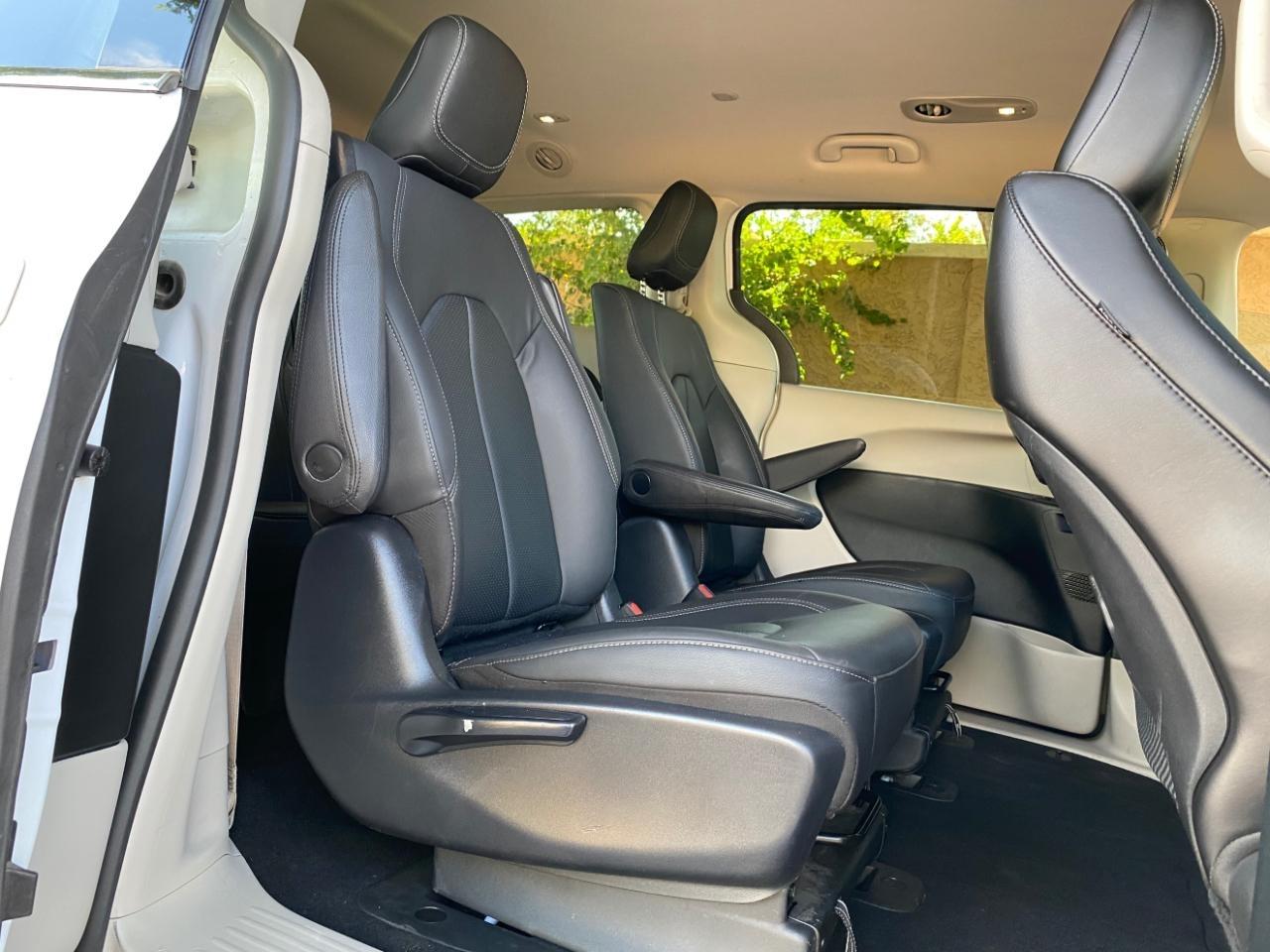 Chrysler Pacifica Hybrid Select 2024