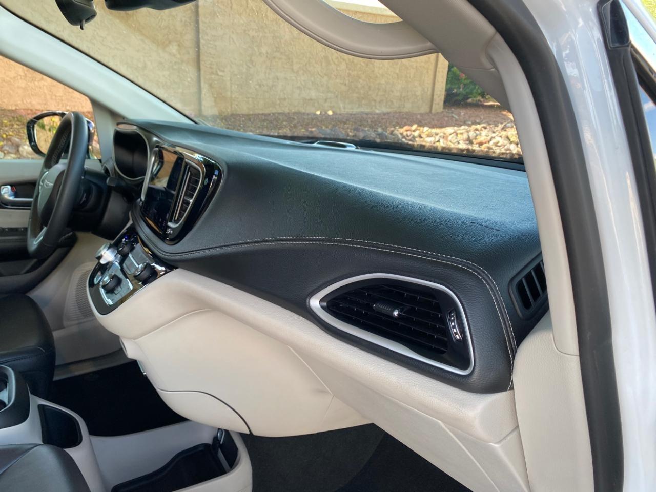 Chrysler Pacifica Hybrid Select 2024