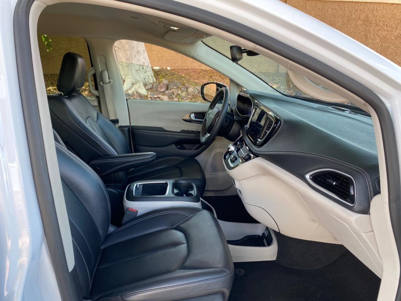 Chrysler Pacifica Hybrid Select 2024