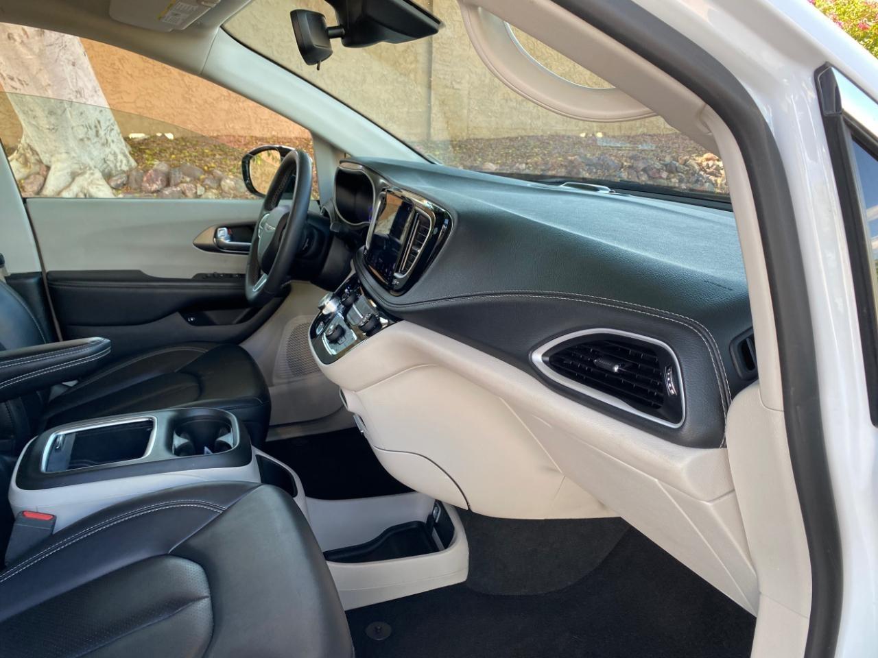 Chrysler Pacifica Hybrid Select 2024
