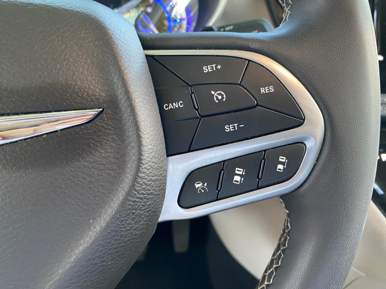 Chrysler Pacifica Hybrid Select 2024