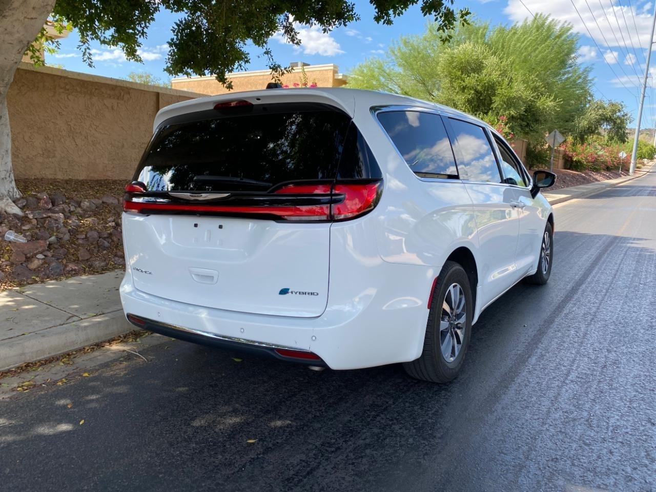 Chrysler Pacifica Hybrid Select 2024
