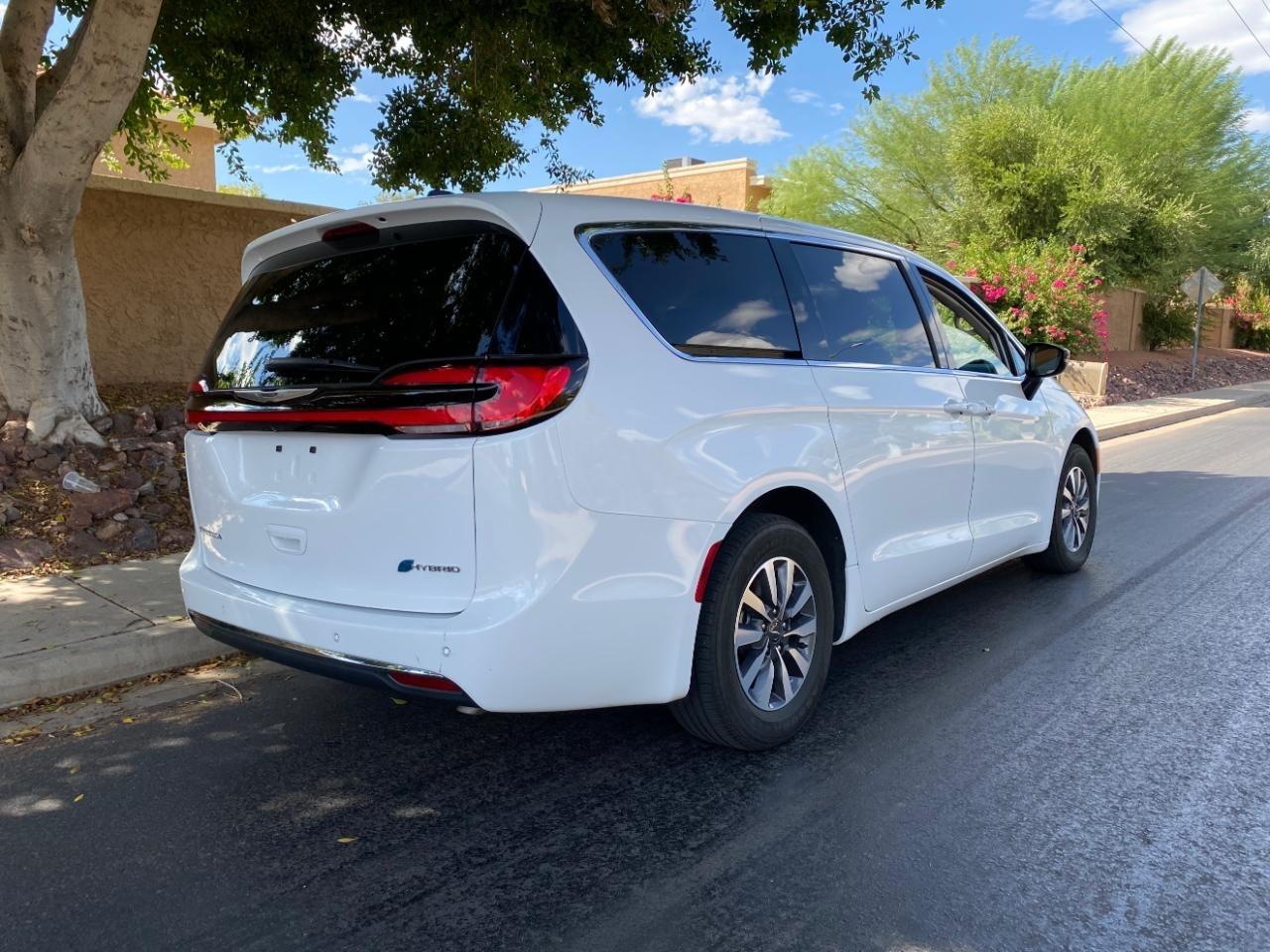 Chrysler Pacifica Hybrid Select 2024