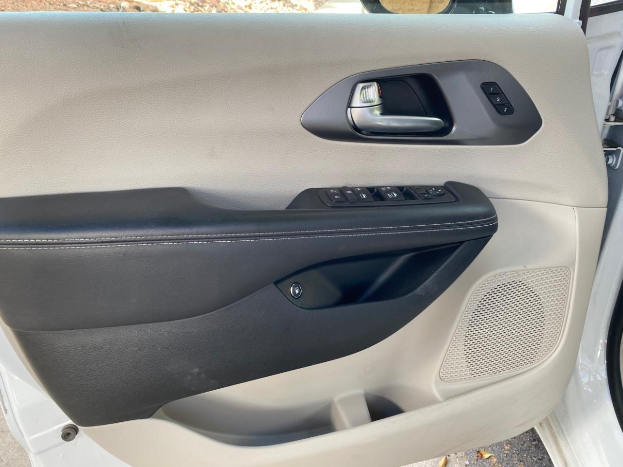 Chrysler Pacifica Hybrid Select 2024